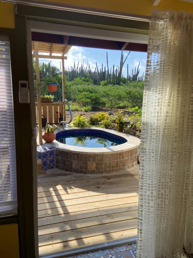 Cozy Studio With Private Spa Oranjestad Eksteriør billede